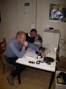 Hans/ex-PA3FBB en Koen/PE1KCE. In Shack 1